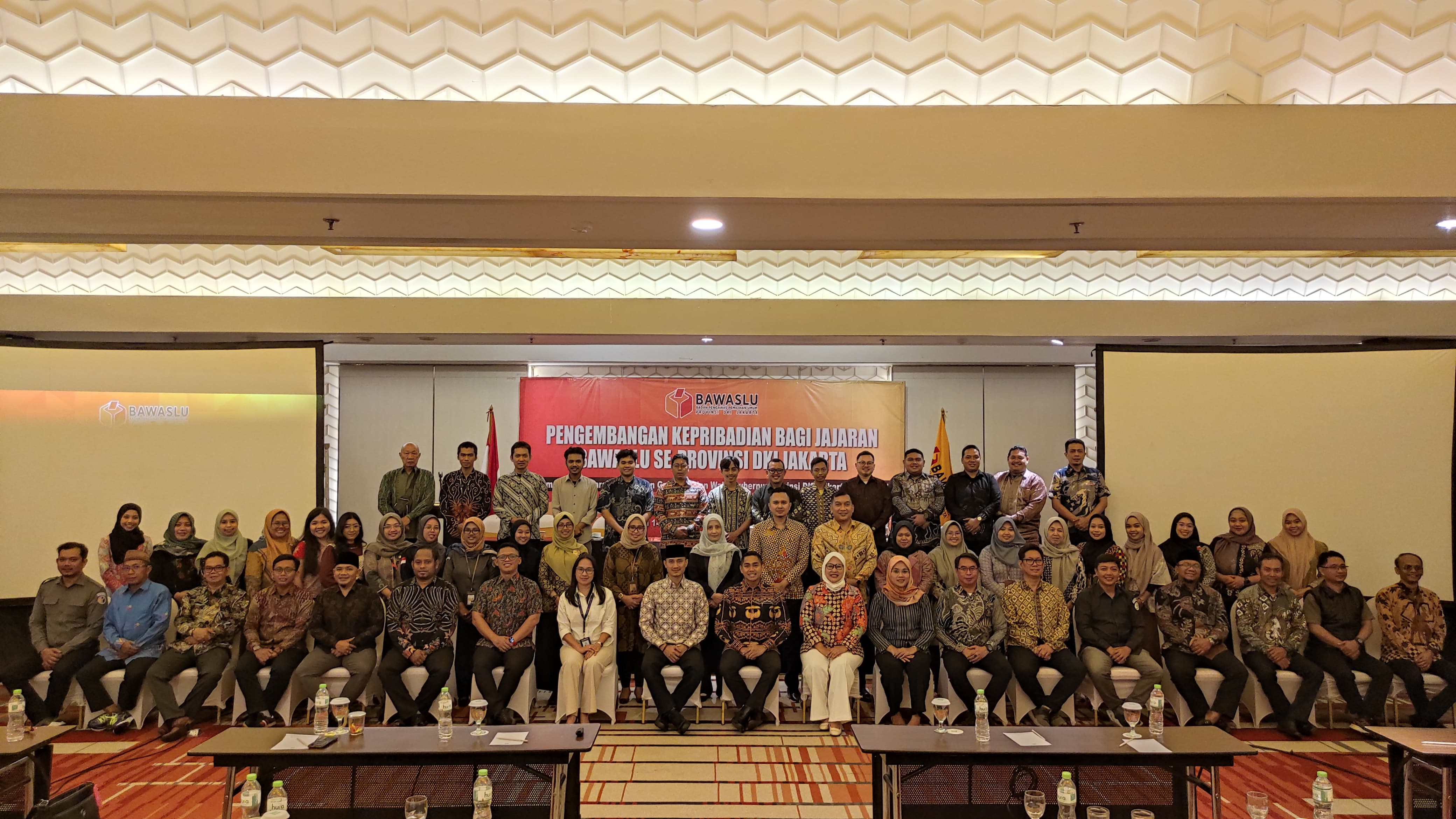 Foto Bersama Peserta Kegiatan Pengembangan Kepribadian Bagi Jajaran Bawaslu se-Provinsi DKI Jakarta.(13/8)