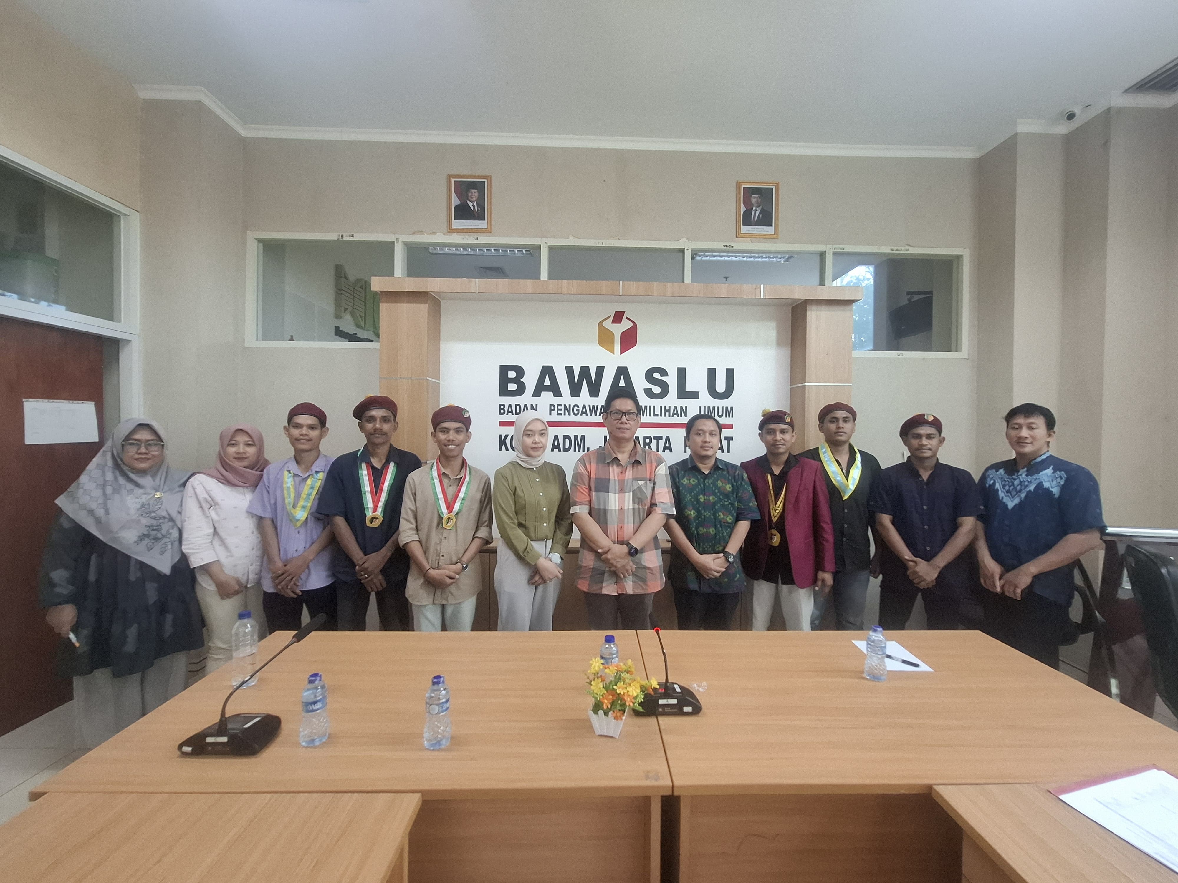 Foto Bersama Bawaslu Jakarta Pusat dengan Pengurus PMKRI Jakarta Pusat