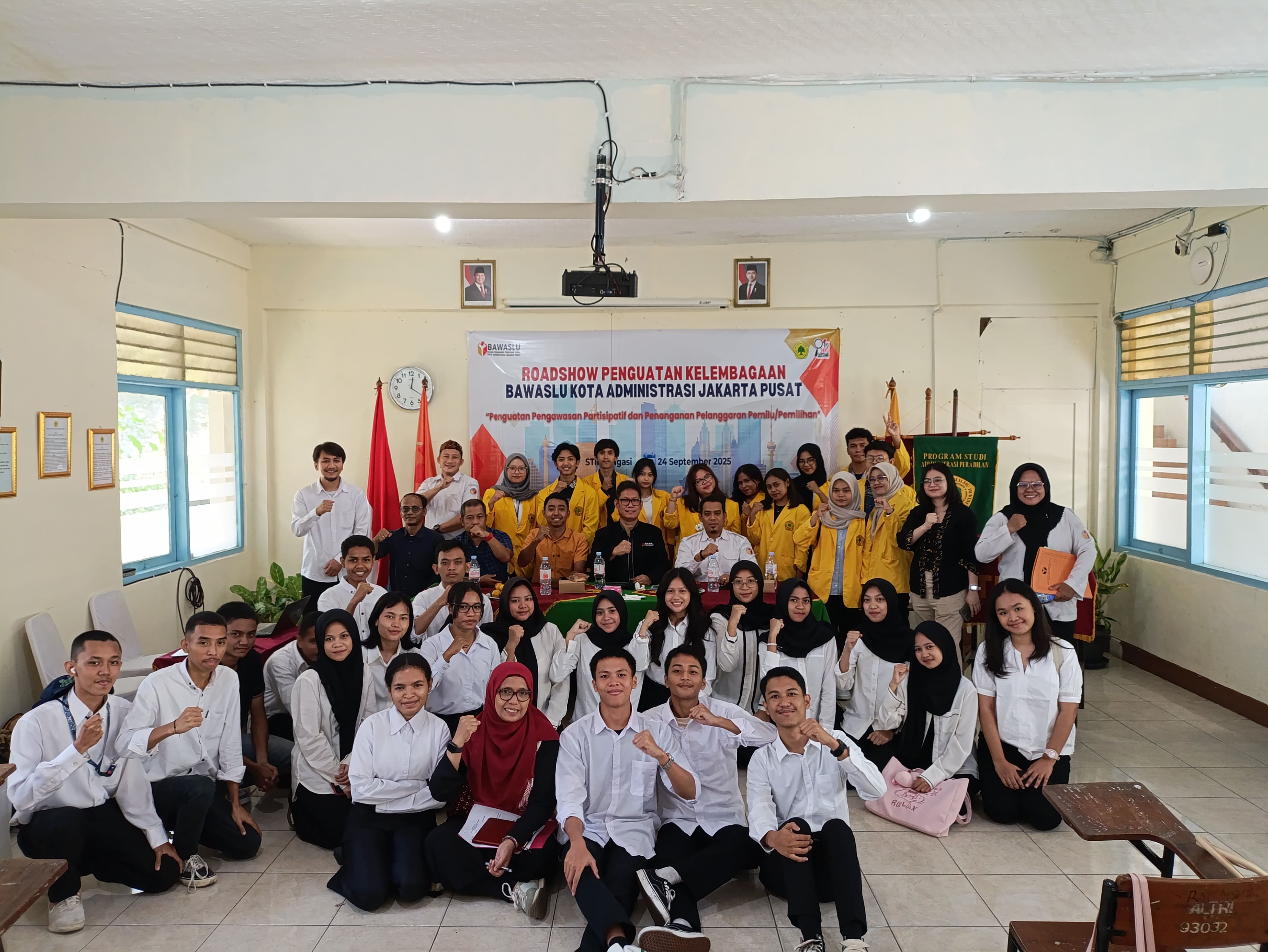 Foto Bersama Giat Roadshow di STIH Litigasi