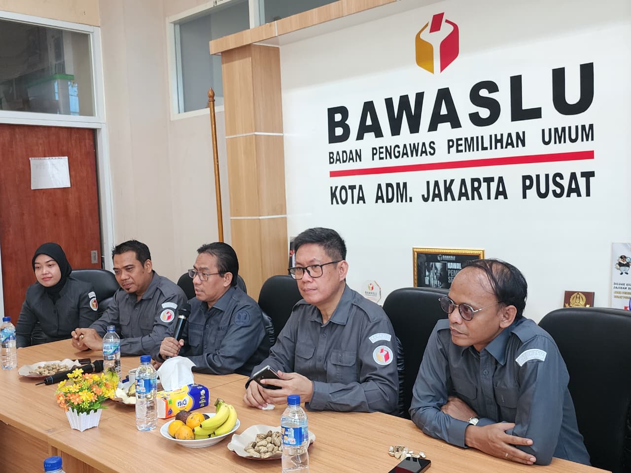 Monitoring dan Evaluasi Divisi Hukum Bawaslu Provinsi DKI Jakarta