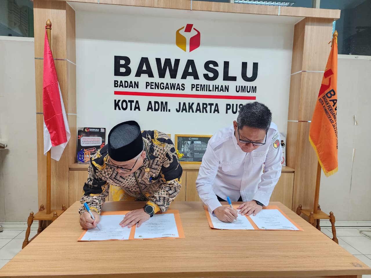 Penandatanganan MoU Antara Bawaslu Jakarta Pusat dengan Kemenag Jakarta Pusat