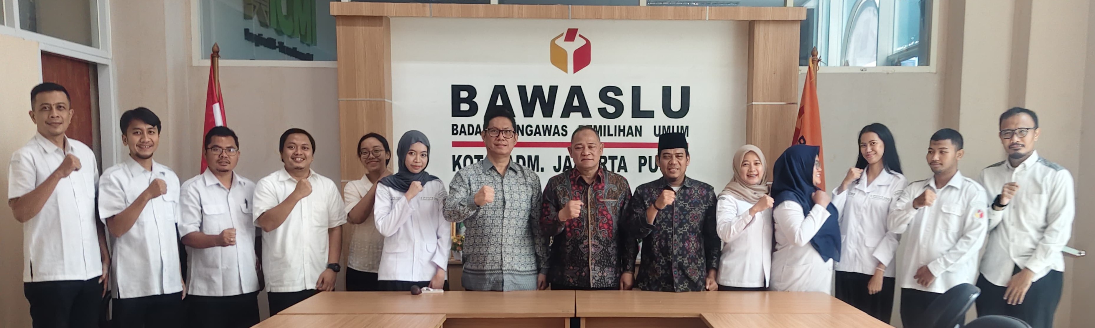 Anggota Bawaslu RI, Totok Hariyono saat monev ke Bawaslu Jakarta Pusat