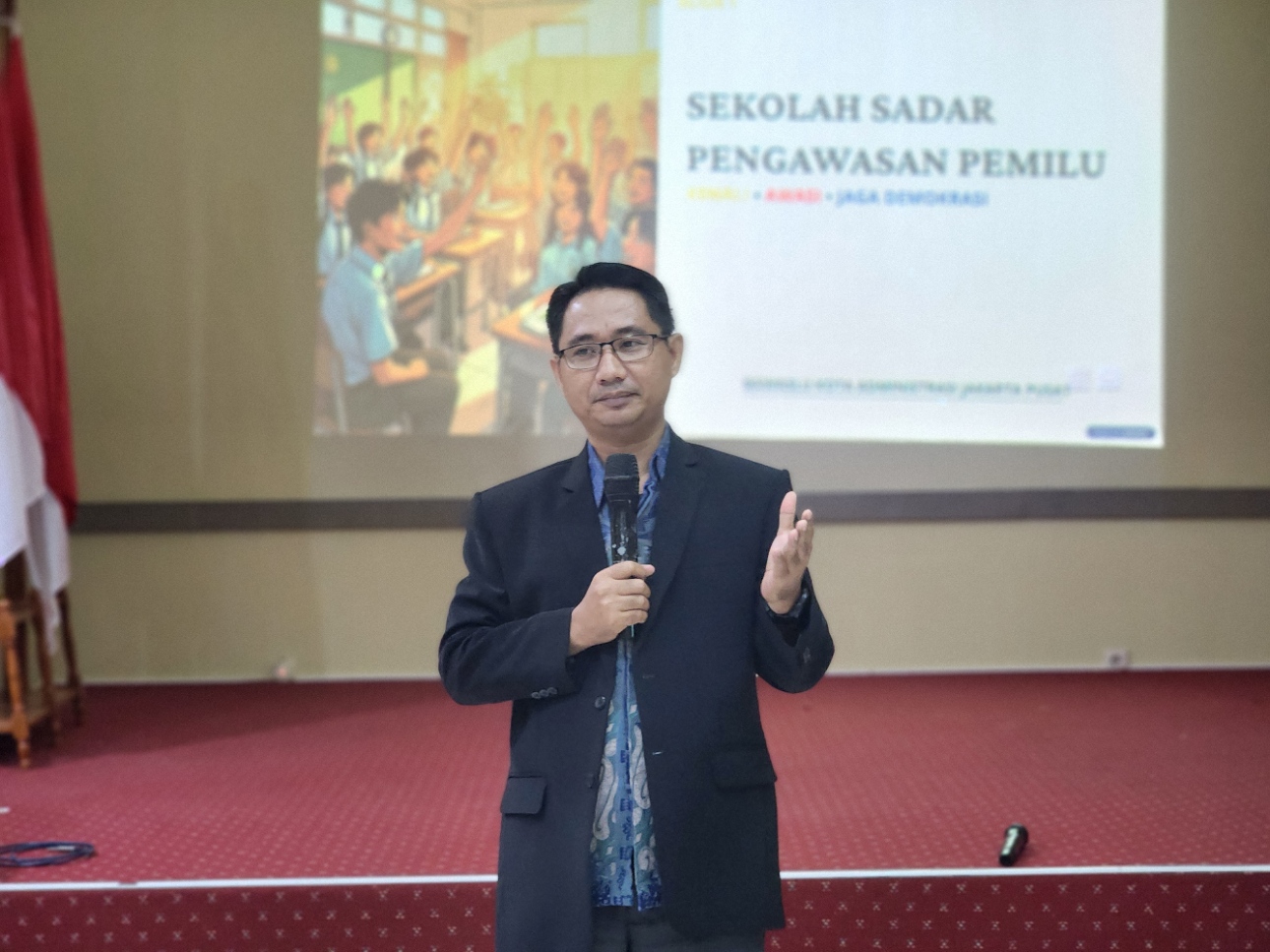 Anggota Bawaslu Jakarta Pusat, M. Halman Muhdar saat menyampaikan materi