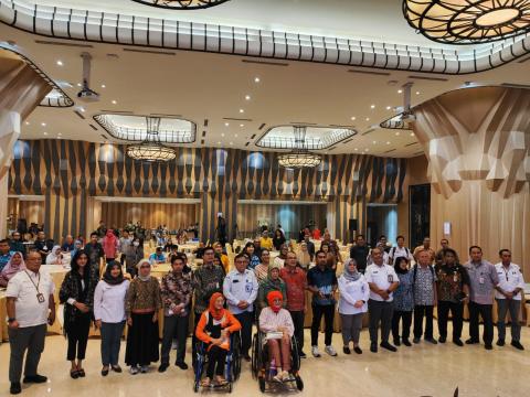 Foto Bersama Peserta Simulasi TPS Bagi Penyandang Disabilitas