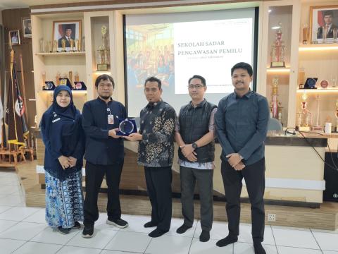 Sekolah Sadar Pengawasan Pemilu Bawaslu Jakarta Pusat hadir di SMKN 2 Jakarta