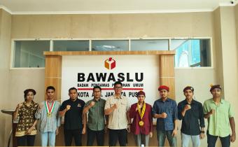 Foto Bersama Bawaslu JakPus dengan PMKRI JakPus