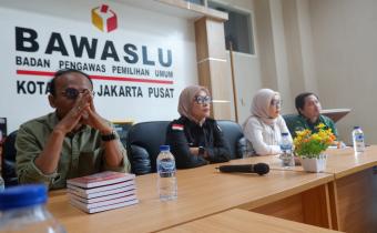 Monitoring dan Evaluasi Koordinator Oleh Anggota Bawaslu DKI Jakarta, Rini Rianti