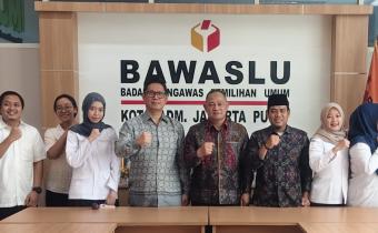 Anggota Bawaslu RI, Totok Hariyono saat monev ke Bawaslu Jakarta Pusat