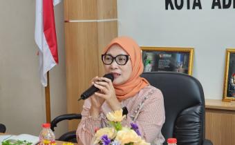 Anggota Bawaslu Provinsi DKI Jakarta, Rini Rianti saat memberikan arahan dalam monev.