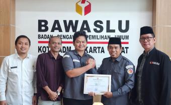 Pemberian penghargaan kepada pegawai atas capaian dan kontribusi terhadap lembaga.