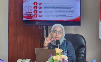 Anggota KPU Jakarta Pusat, Fitriani saat sedang memberikan pemaparan terkait SIPOL.