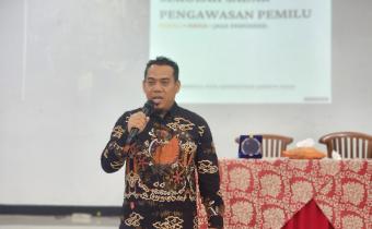 Anggota Bawaslu Jakarta Pusat, Wahidin saat ajak siswa untuk berperan aktif dalam pengawasan pemilu.